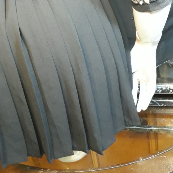 Forever 21 pleated skirt - Picture 2 of 5